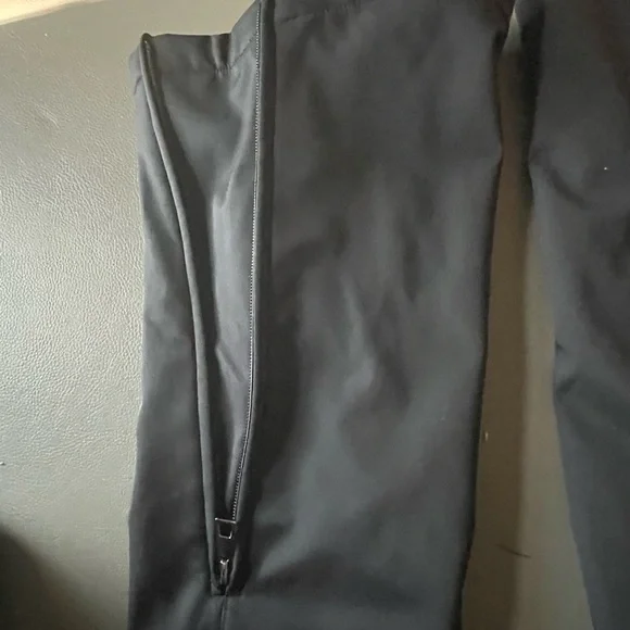 NWOT Zara Black Ski
*barely worn* Jumpsuit size XS
🚨FIRM PRICE - Picture 13 of 16